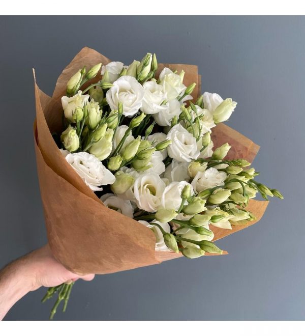 white lisianthus bouqette